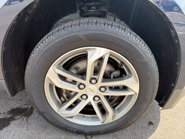 Used 2017 Chevrolet Equinox Premier w/ Enhanced Convenience Package FWD image 4