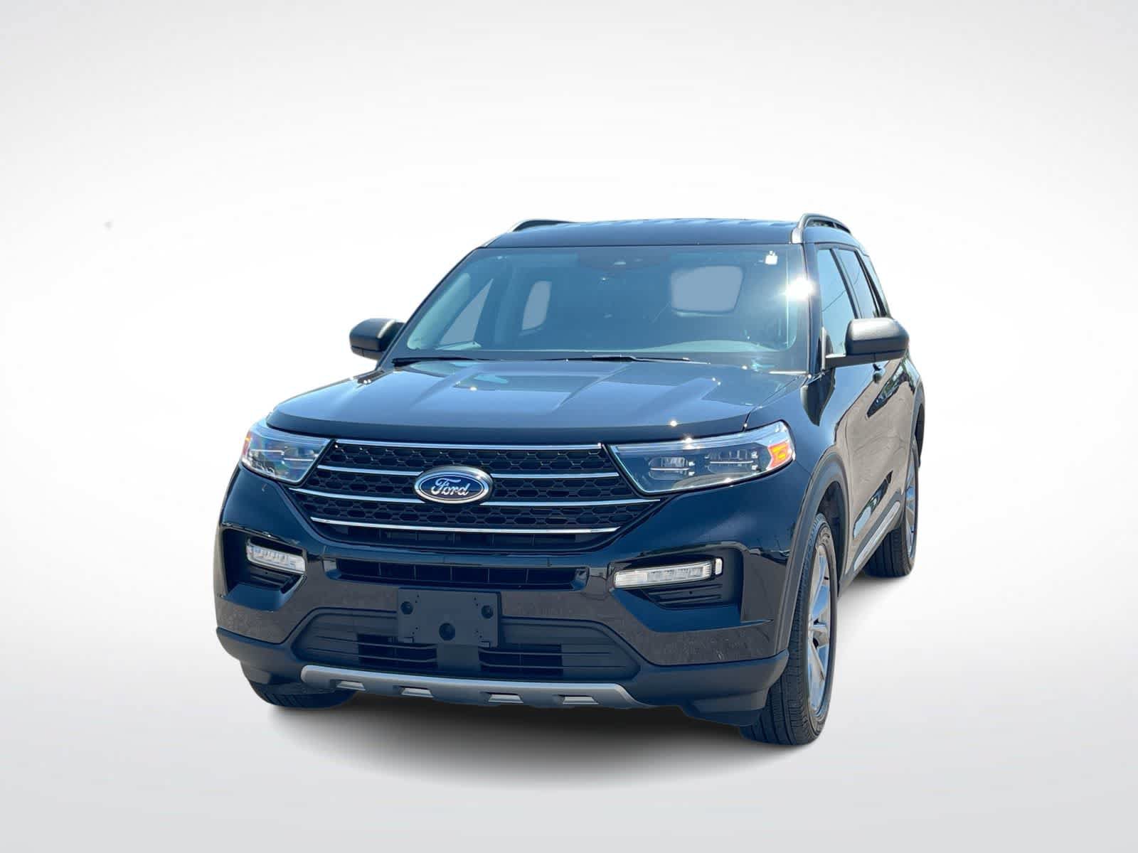 Certified 2023 Ford Explorer XLT w/ Equipment Group 202A AWD/4WD image 3