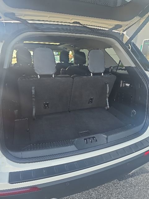 Certified 2023 Ford Explorer XLT w/ Equipment Group 202A AWD/4WD image 17