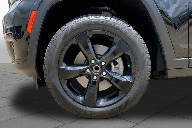 Used 2023 Jeep Grand Cherokee L Laredo RWD image 10