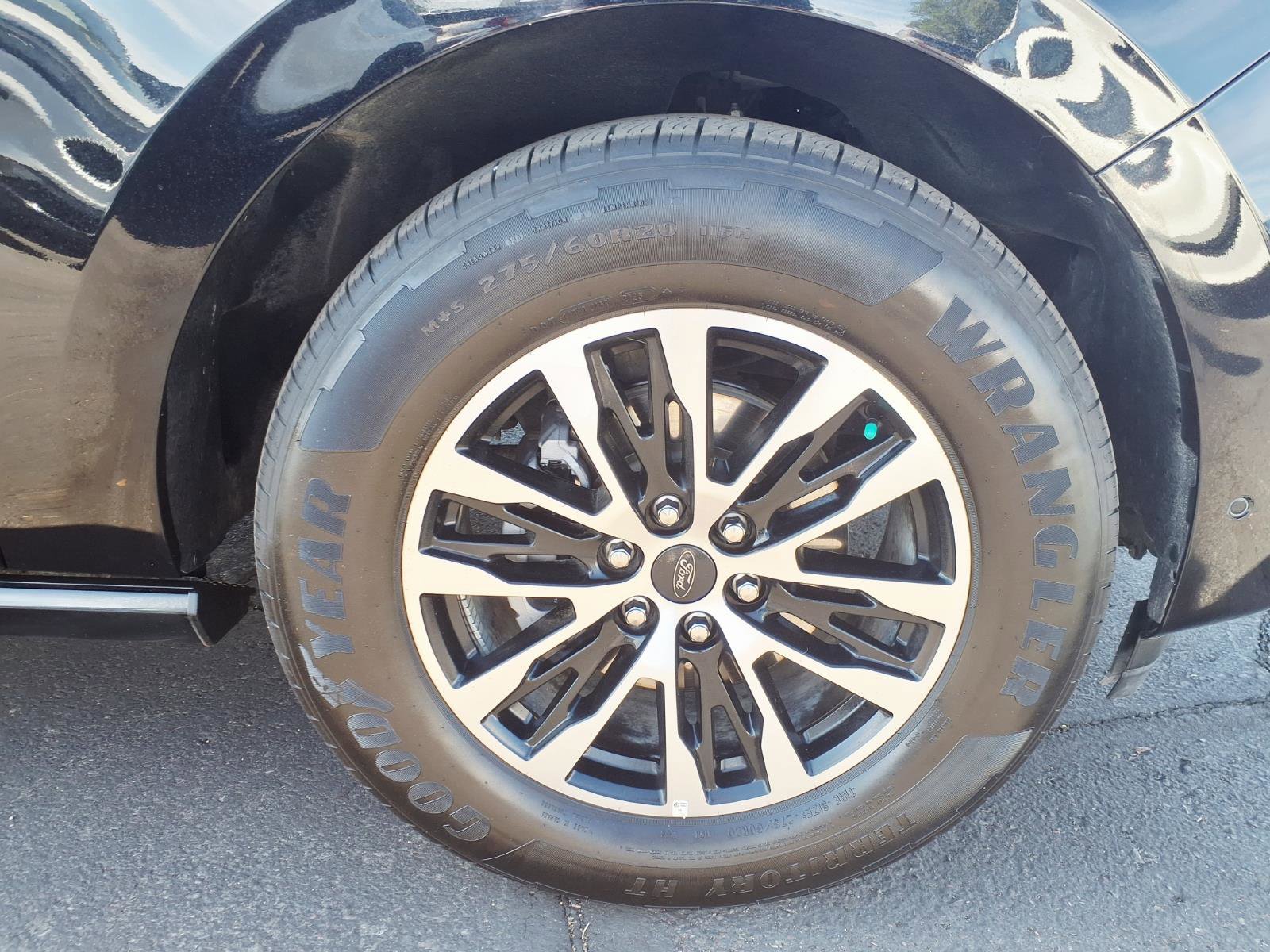 Certified 2025 Ford Expedition Platinum AWD/4WD image 9