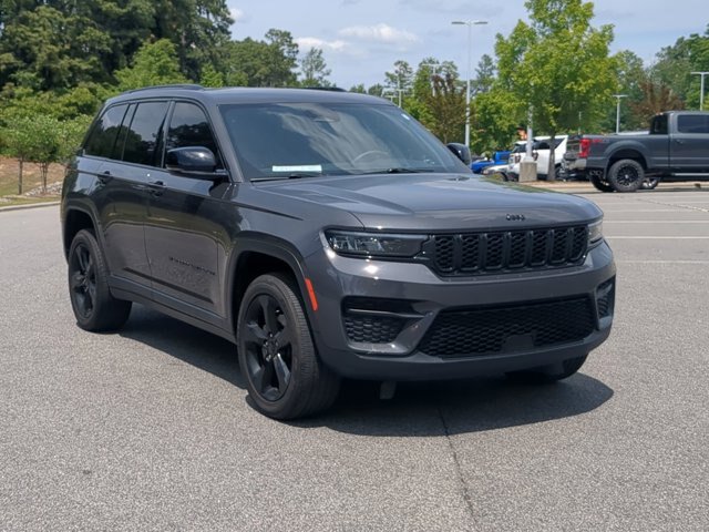 Used 2024 Jeep Grand Cherokee Altitude AWD/4WD image 2