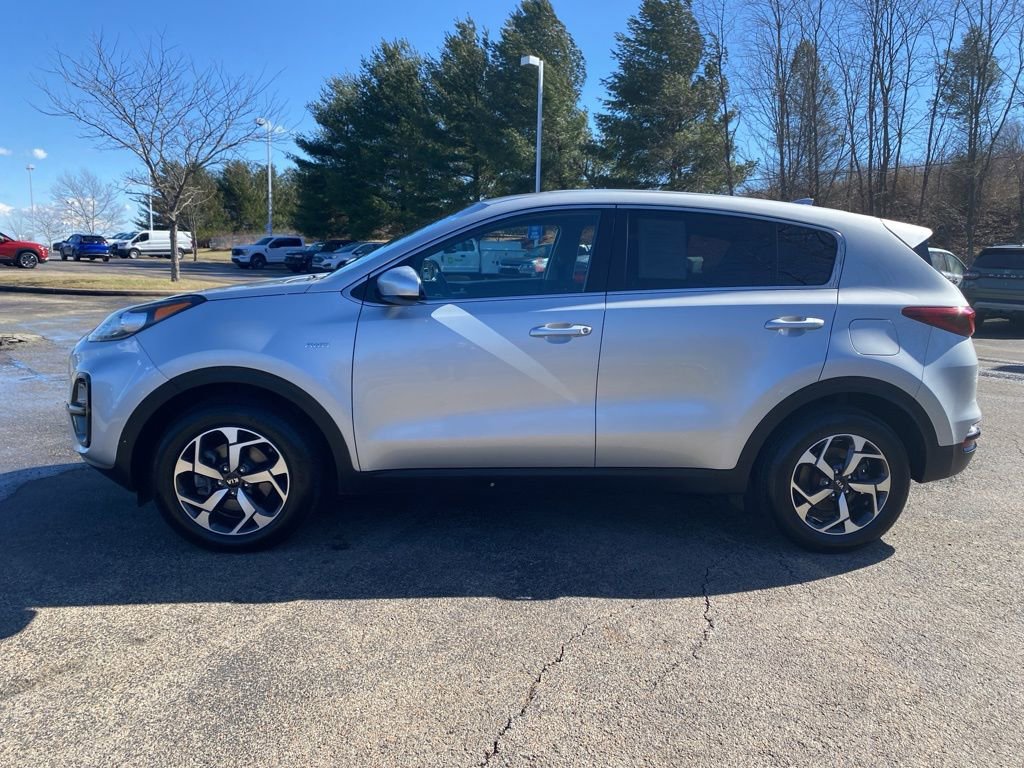 Used 2020 Kia Sportage LX image 2