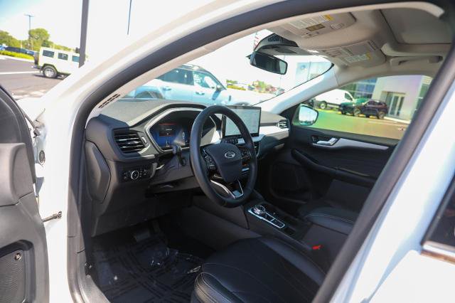 Certified 2025 Ford Escape SE w/ PHEV Premium Package FWD image 19