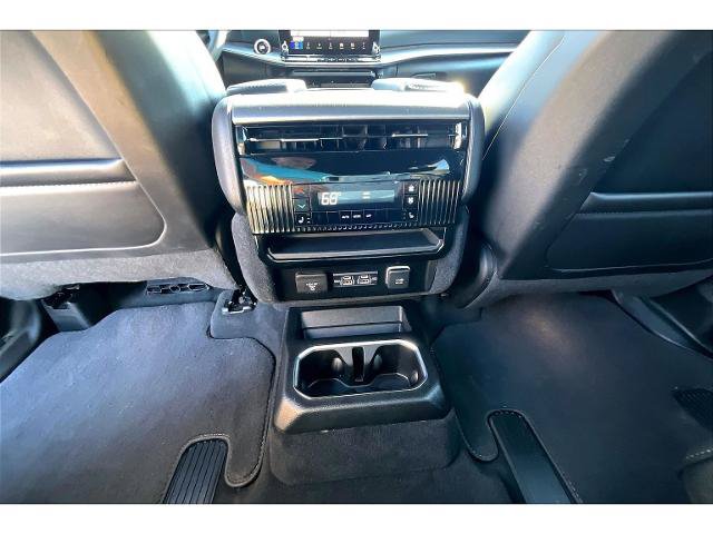 Used 2025 Jeep Wagoneer Series II AWD/4WD image 8