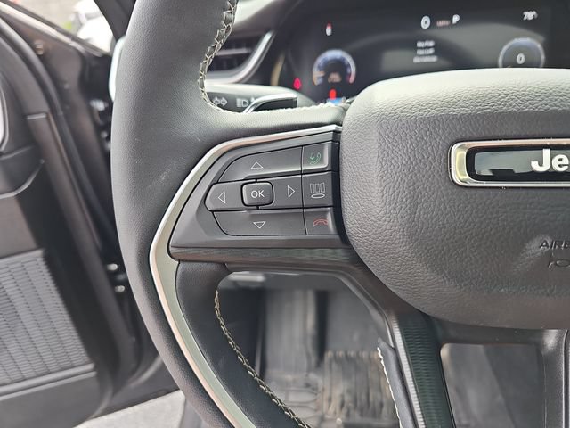 Used 2025 Jeep Grand Cherokee L Laredo w/ Luxury Tech Group I RWD image 13