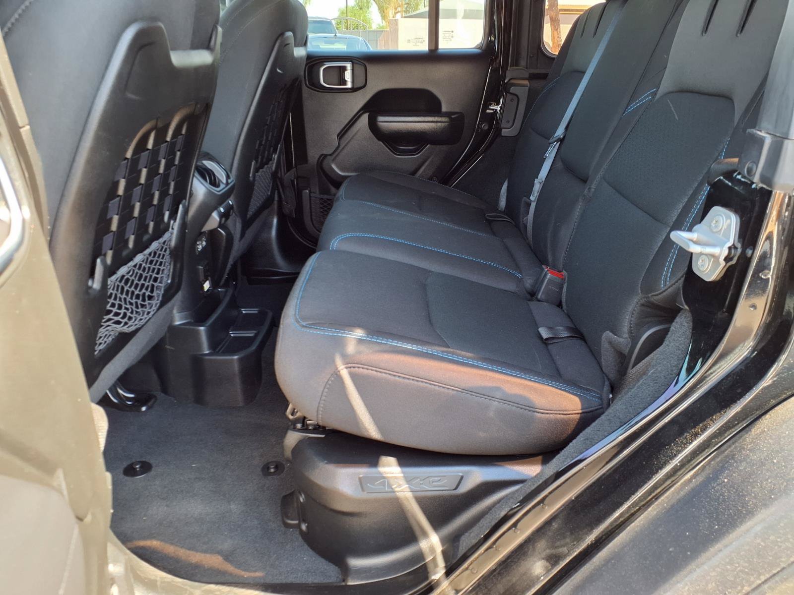 Used 2022 Jeep Wrangler Unlimited Rubicon 4xe AWD/4WD image 17