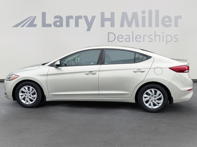 Used 2017 Hyundai Elantra SE image 2