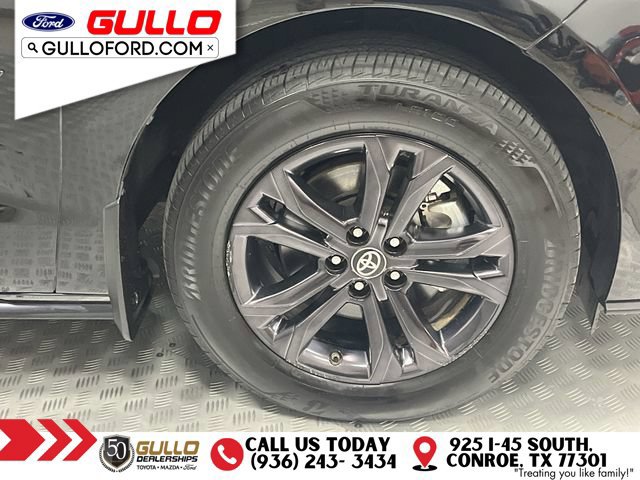 Used 2024 Toyota Sienna XLE Woodland Edition AWD/4WD image 33