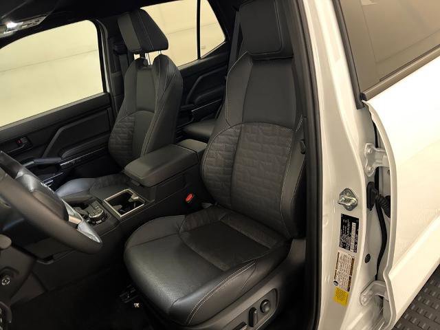 Used 2025 Toyota 4Runner 4WD image 17