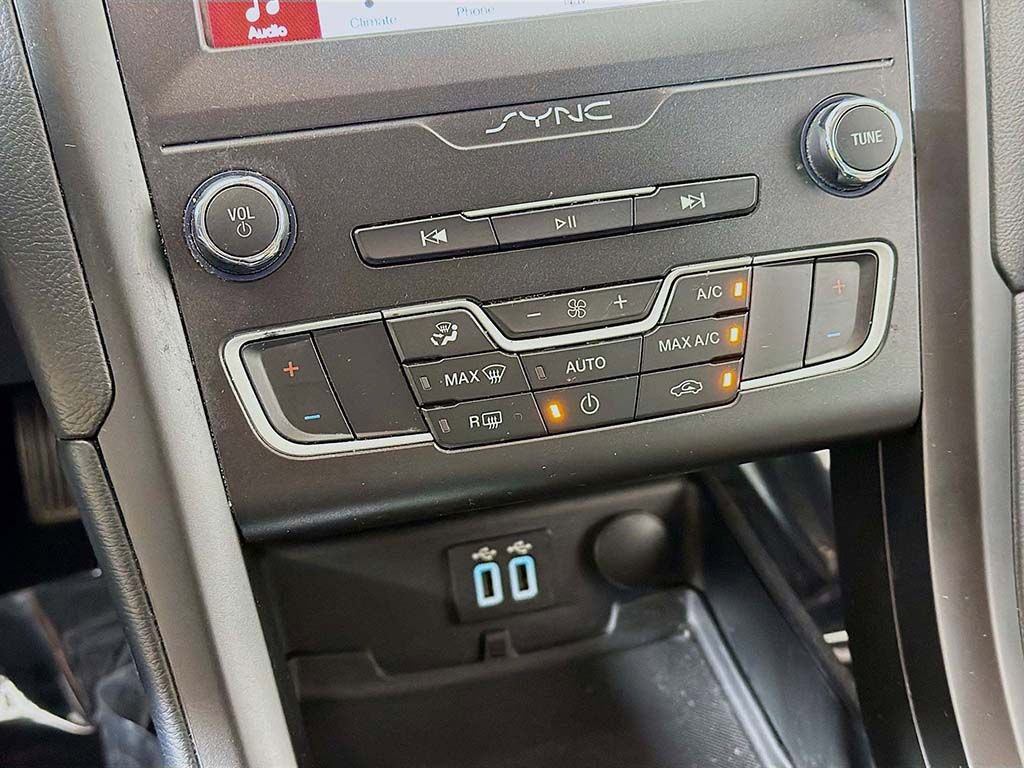 Certified 2019 Ford Fusion SE w/ Equipment Group 151A image 34