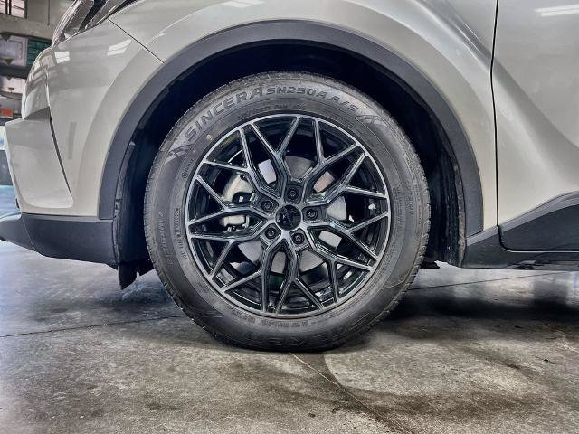 Used 2019 Toyota C-HR LE FWD image 10