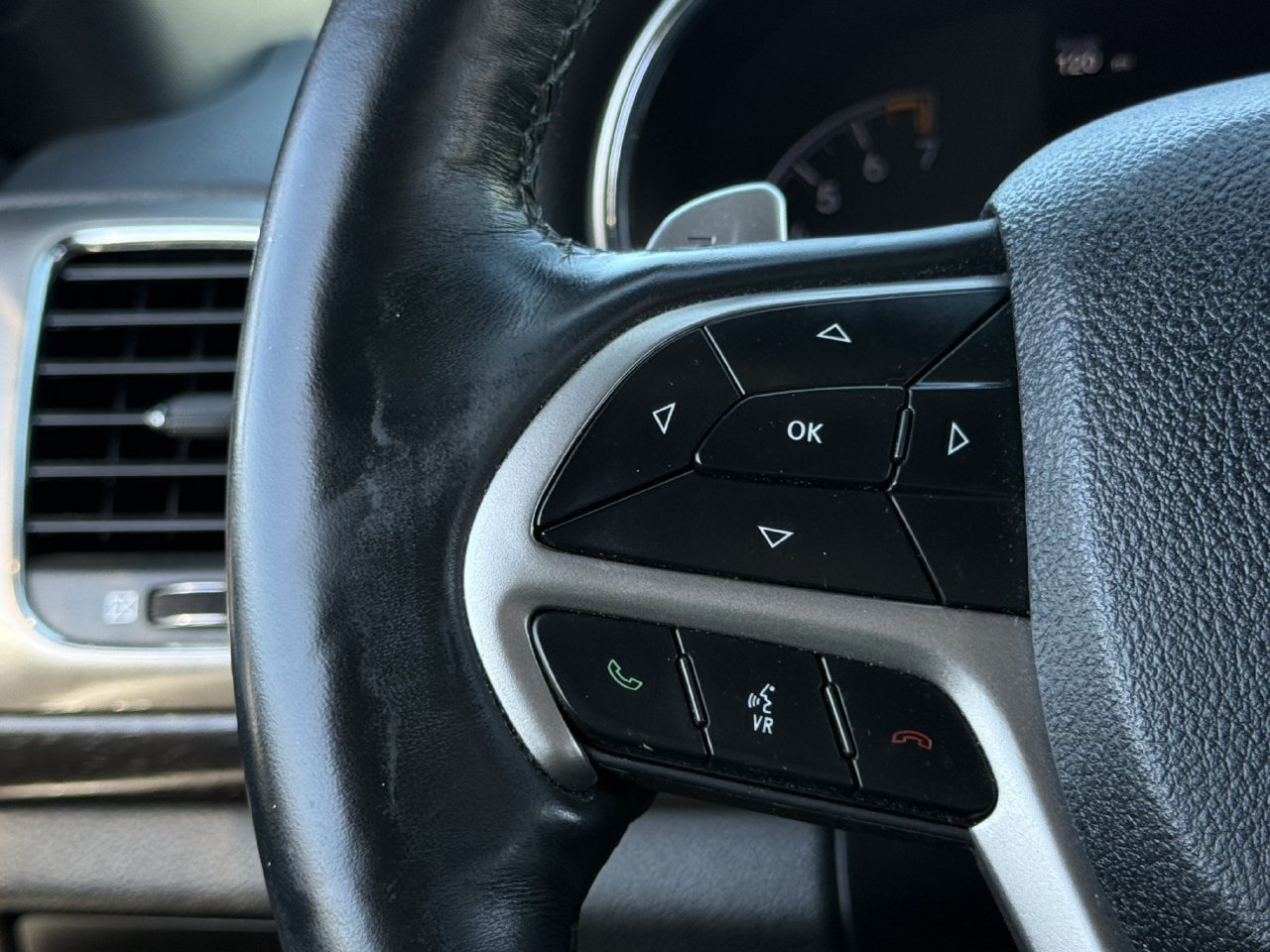 Used 2017 Jeep Grand Cherokee Altitude RWD image 12