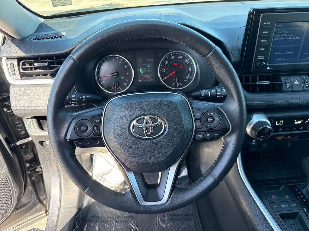 Used 2021 Toyota RAV4 XLE Premium image 14