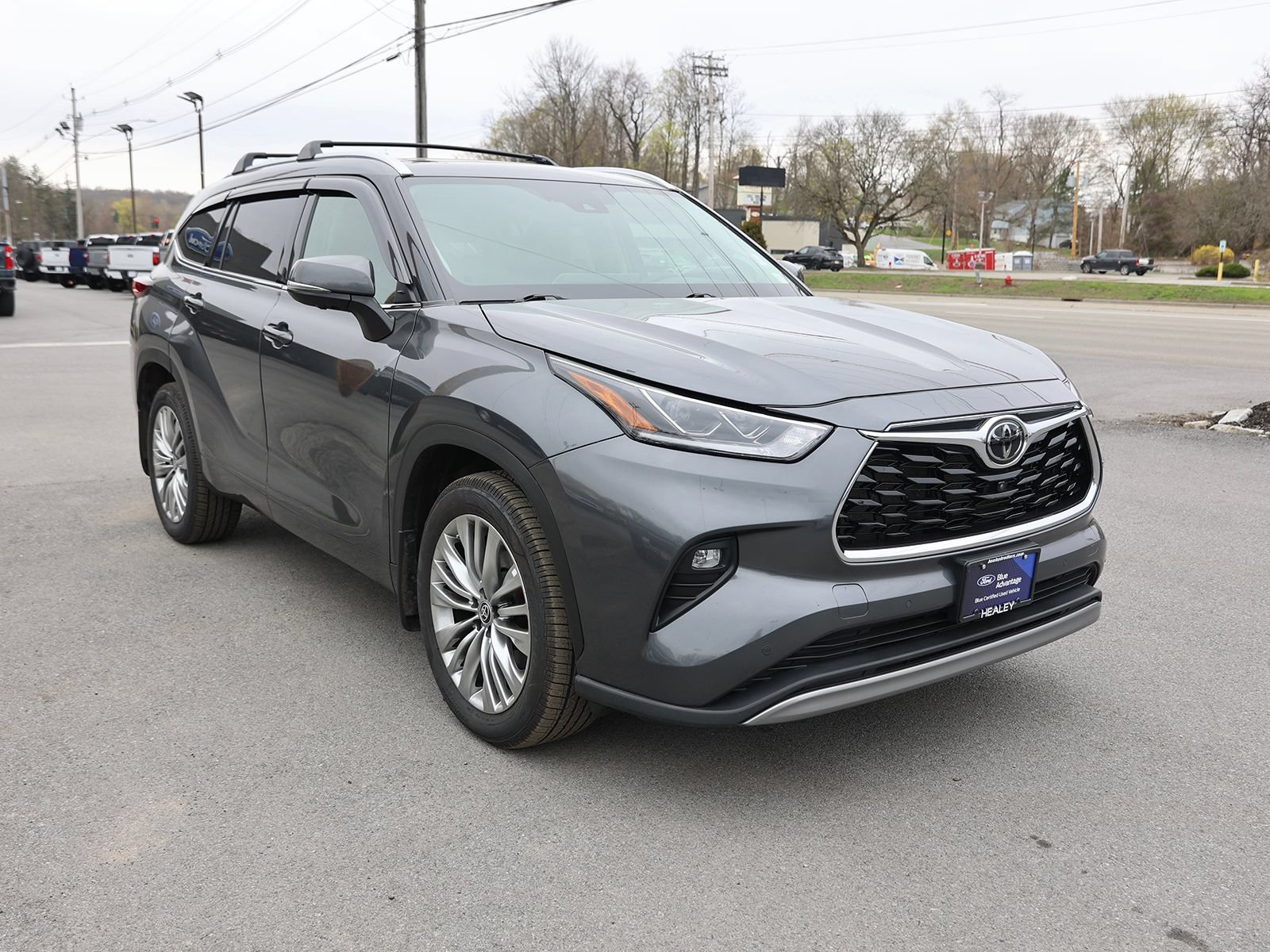 Used 2023 Toyota Highlander Platinum AWD/4WD image 1