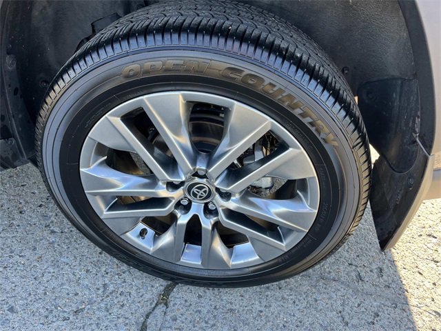 Used 2023 Toyota RAV4 XLE Premium image 11