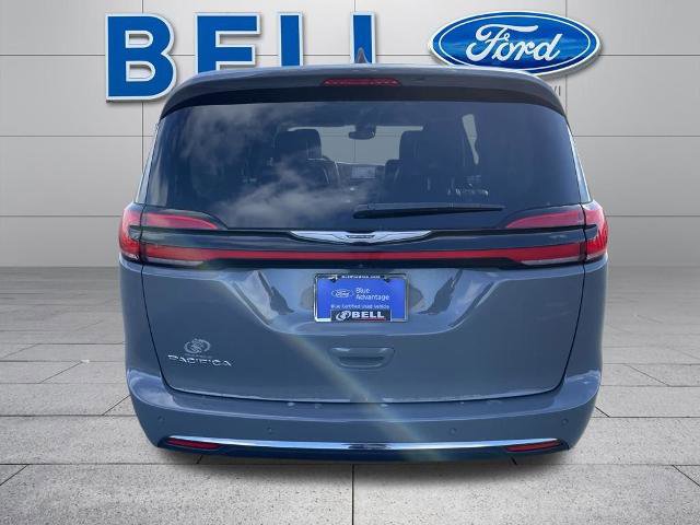 Used 2023 Chrysler Pacifica Touring-L image 5