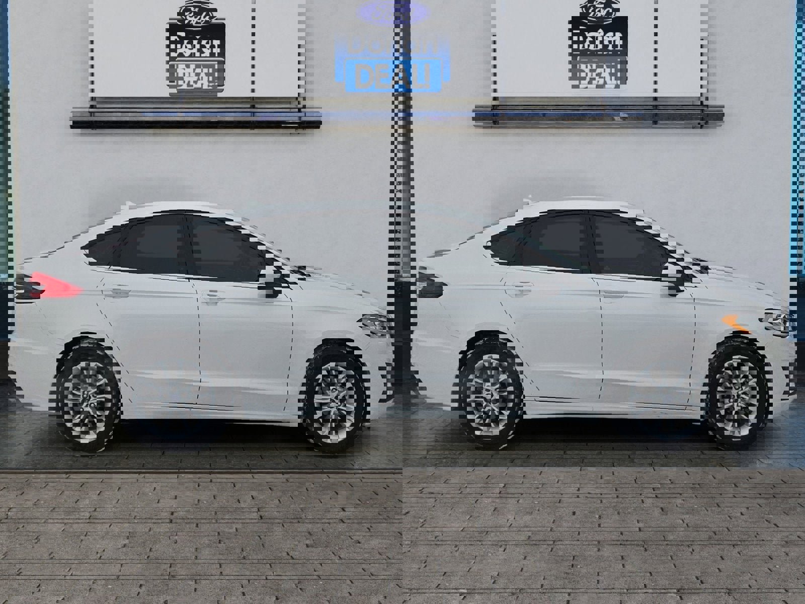 Certified 2020 Ford Fusion SE image 2