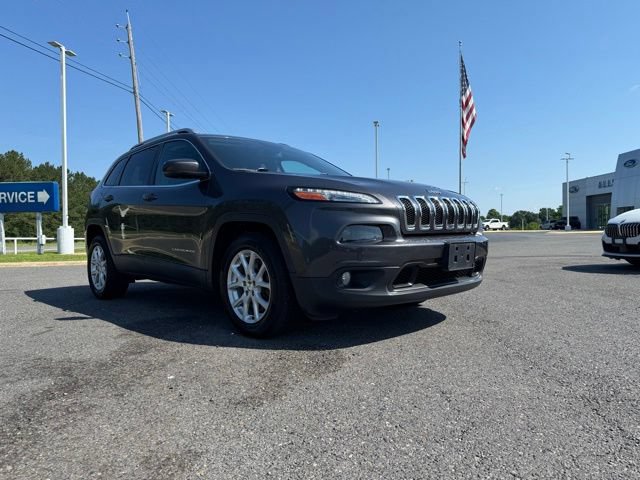 Used 2017 Jeep Cherokee Latitude w/ Safety/Convenience Group FWD image 10