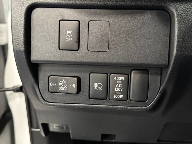 Used 2020 Toyota Tacoma TRD Sport w/ TRD Premium Sport Package AWD/4WD image 17