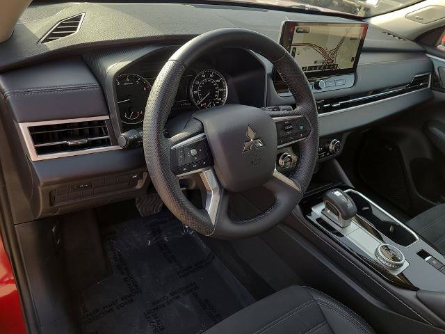 Used 2025 Mitsubishi Outlander SE AWD/4WD image 23