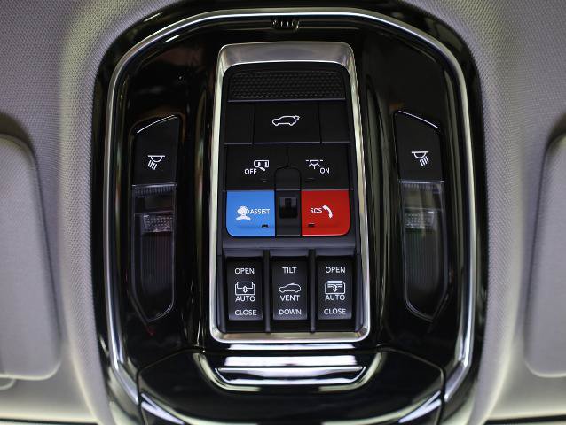 Used 2022 Jeep Grand Cherokee Overland w/ Advanced Protech Group III AWD/4WD image 20