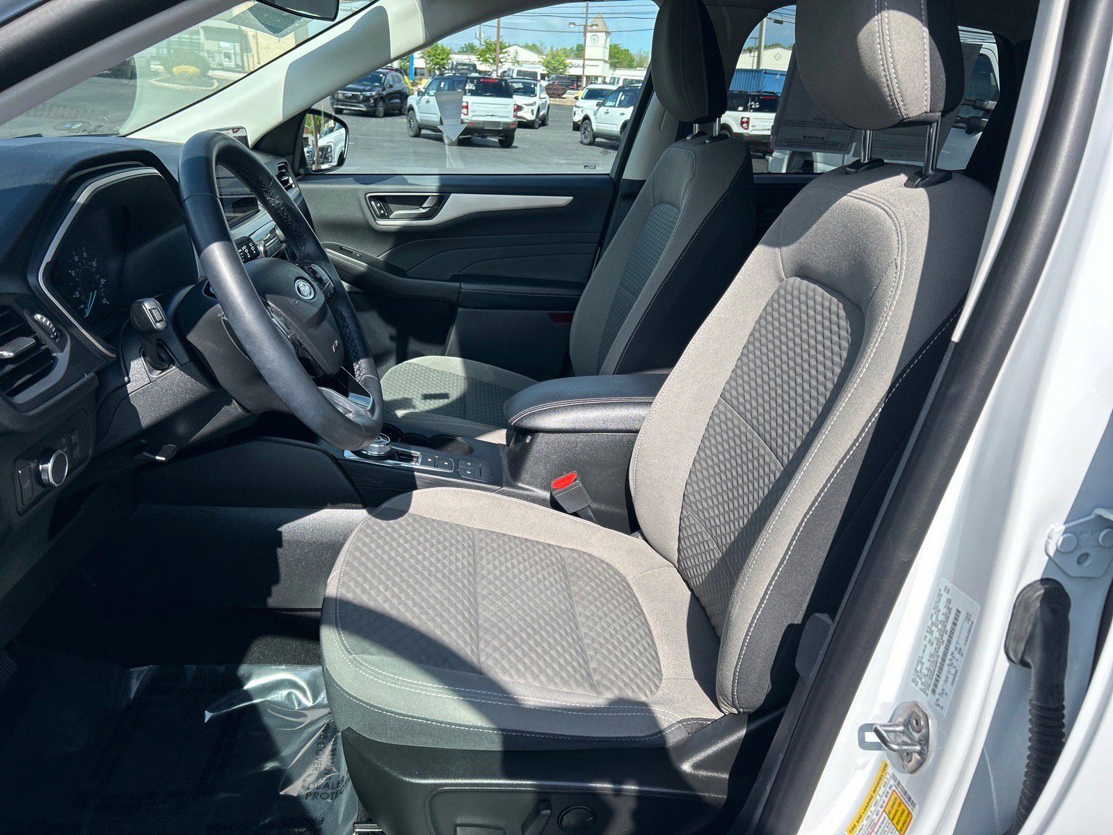 Certified 2022 Ford Escape SE w/ SE Sport Appearance Package AWD/4WD image 6