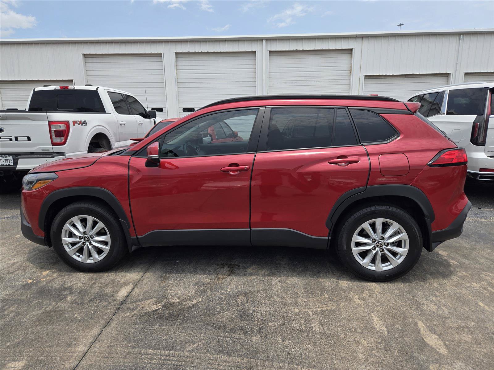 Used 2023 Toyota Corolla Cross LE FWD image 3