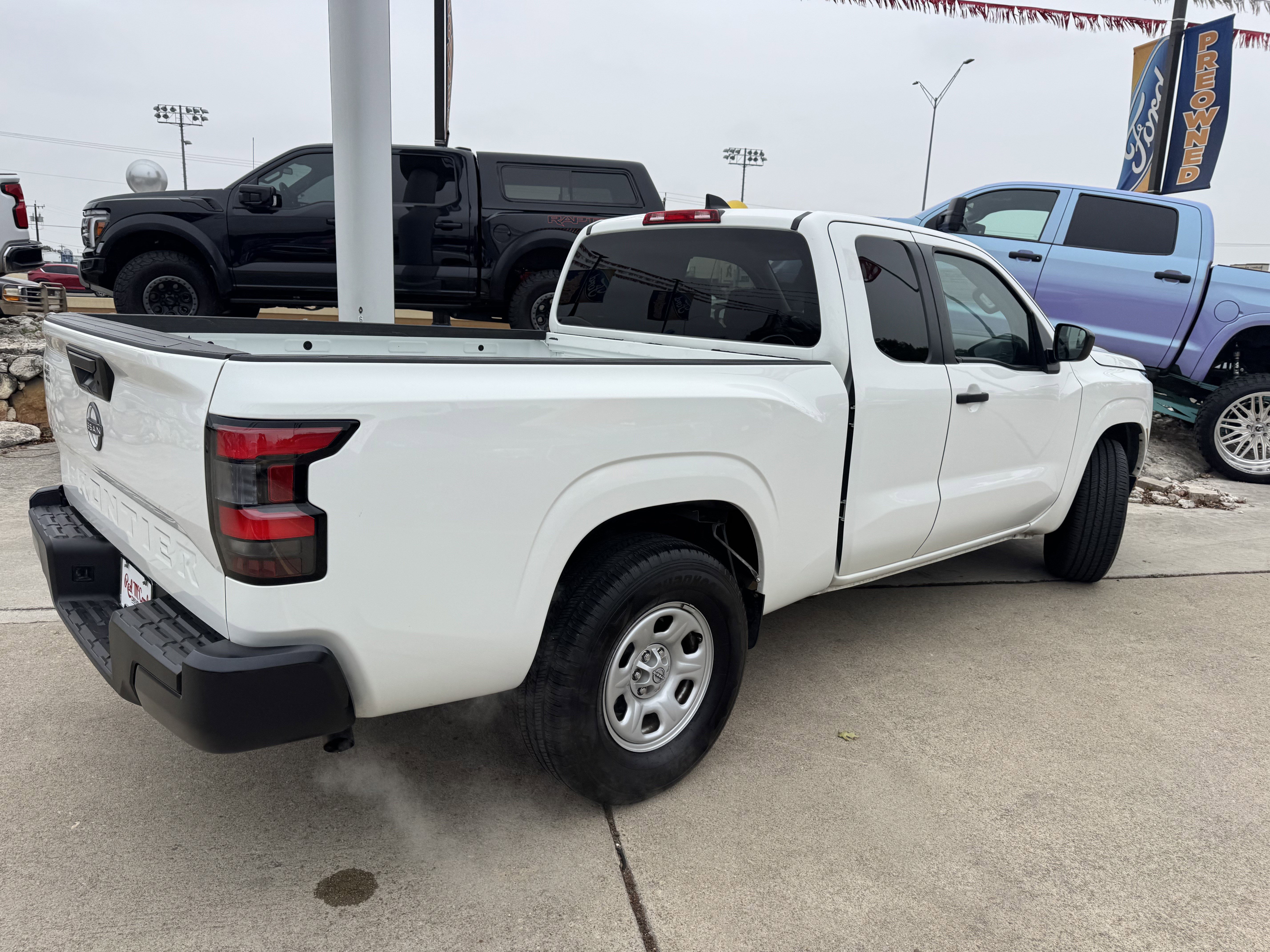 Used 2023 Nissan Frontier S image 5