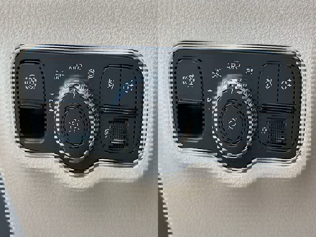 Used 2025 Mercedes-Benz GLA 250 4MATIC image 27