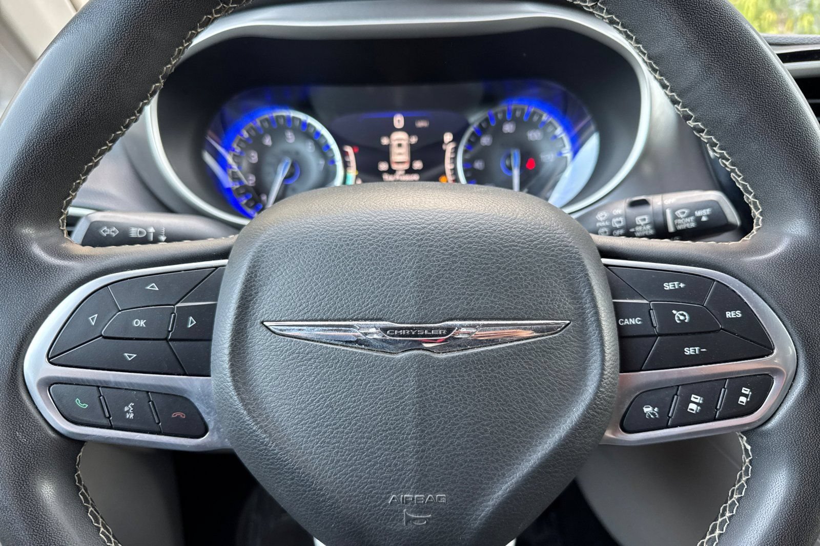 Used 2022 Chrysler Pacifica Touring-L FWD image 28