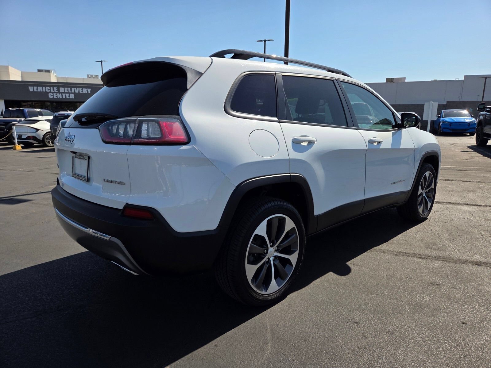 Used 2022 Jeep Cherokee Limited w/ Elite Package AWD/4WD image 6