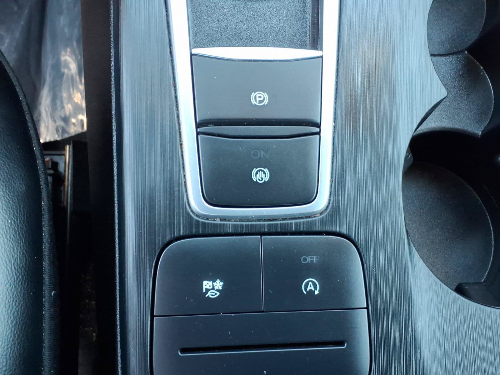 Certified 2025 Ford Escape ST-Line Select AWD/4WD image 10