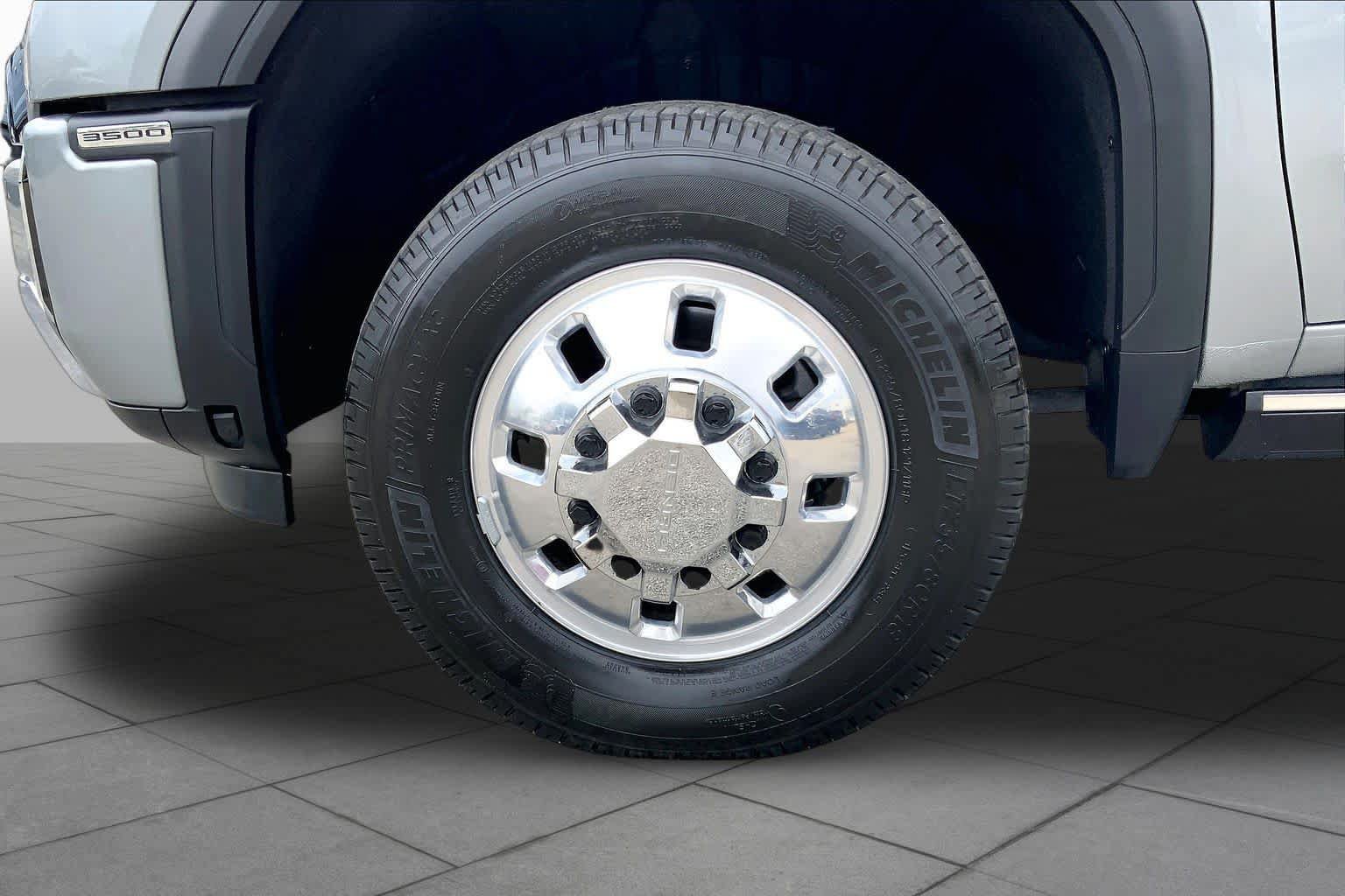 Used 2026 GMC Sierra 3500 Denali w/ Denali Reserve Package AWD/4WD image 11