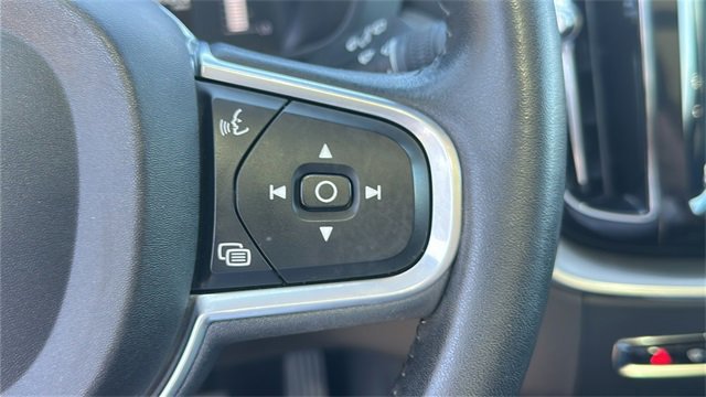 Used 2019 Volvo XC60 T5 Momentum image 25