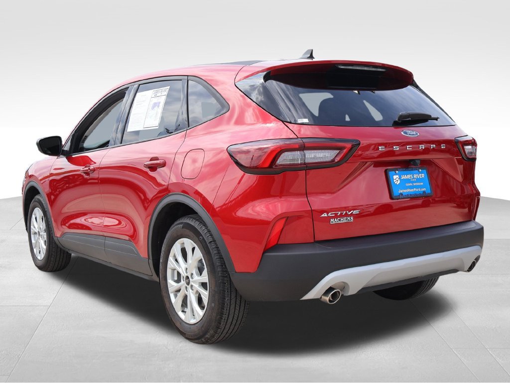 Certified 2025 Ford Escape Active w/ Cold Weather Package FWD image 4