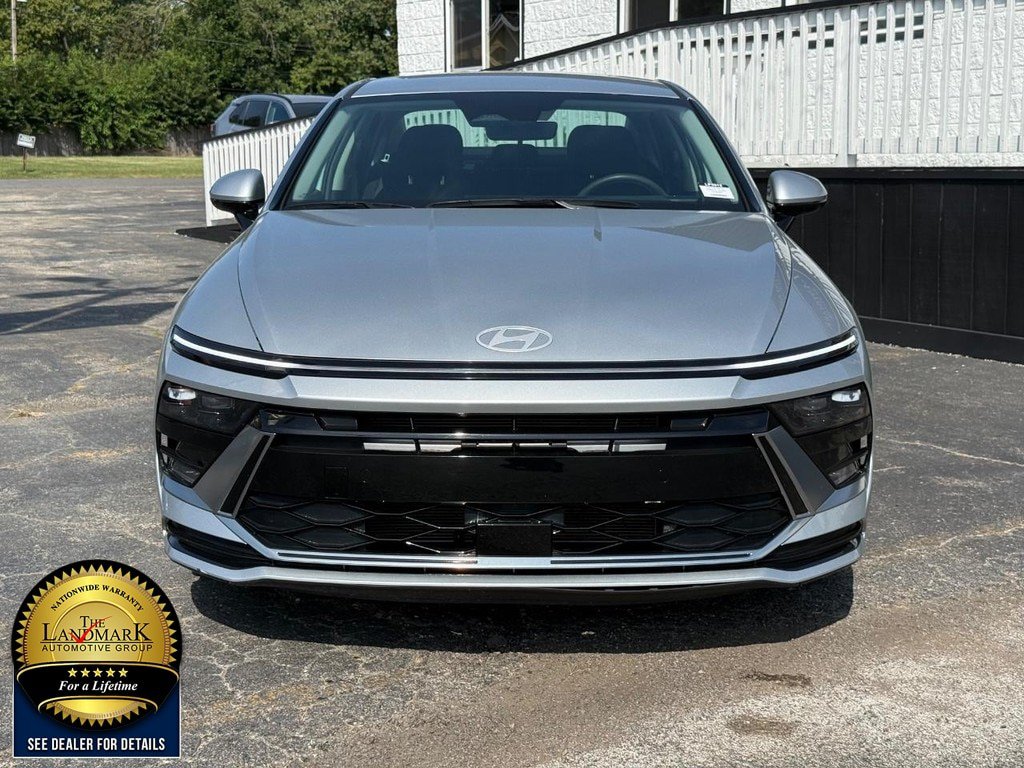Used 2025 Hyundai Sonata SEL FWD image 2
