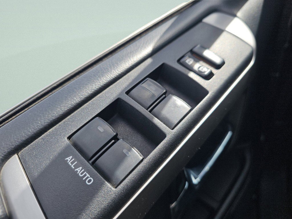 Used 2018 Toyota 4Runner Limited AWD/4WD image 30