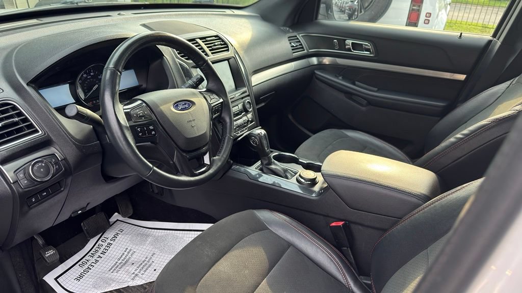 Certified 2018 Ford Explorer XLT w/ Equipment Group 202A AWD/4WD image 9