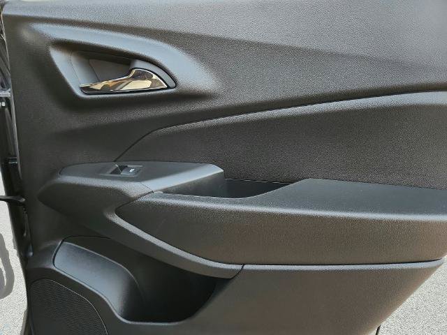 Used 2025 Chevrolet Trax LS w/ LS Convenience Package FWD image 31