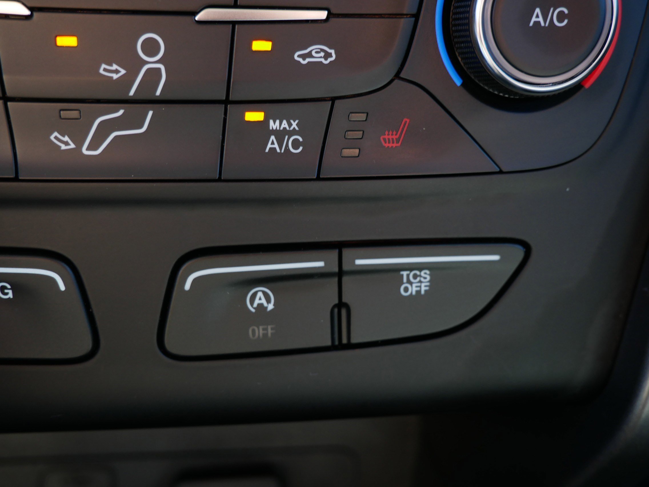 Certified 2017 Ford Escape SE w/ SE Cold Weather Package image 32