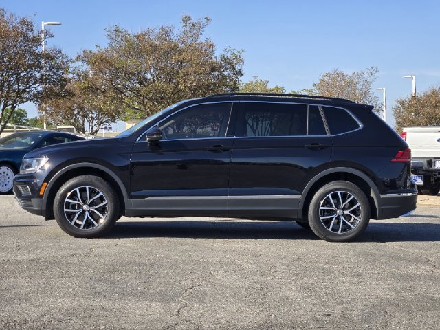 Used 2021 Volkswagen Tiguan SE w/ Panoramic Sunroof Package FWD image 4