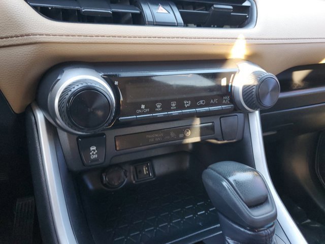 Used 2019 Toyota RAV4 LE w/ Phone Cable & Charge Package image 19