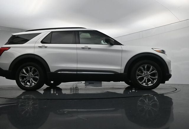 Certified 2021 Ford Explorer XLT w/ Equipment Group 202A AWD/4WD image 34