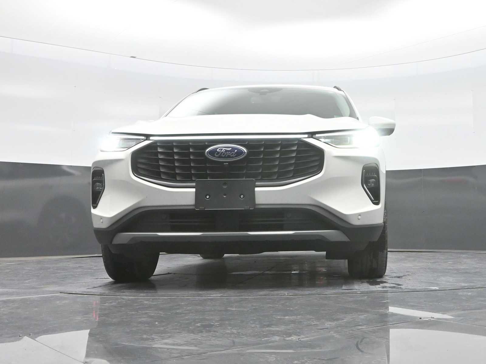 Certified 2023 Ford Escape Platinum w/ Class II Trailer Tow Package AWD/4WD image 32