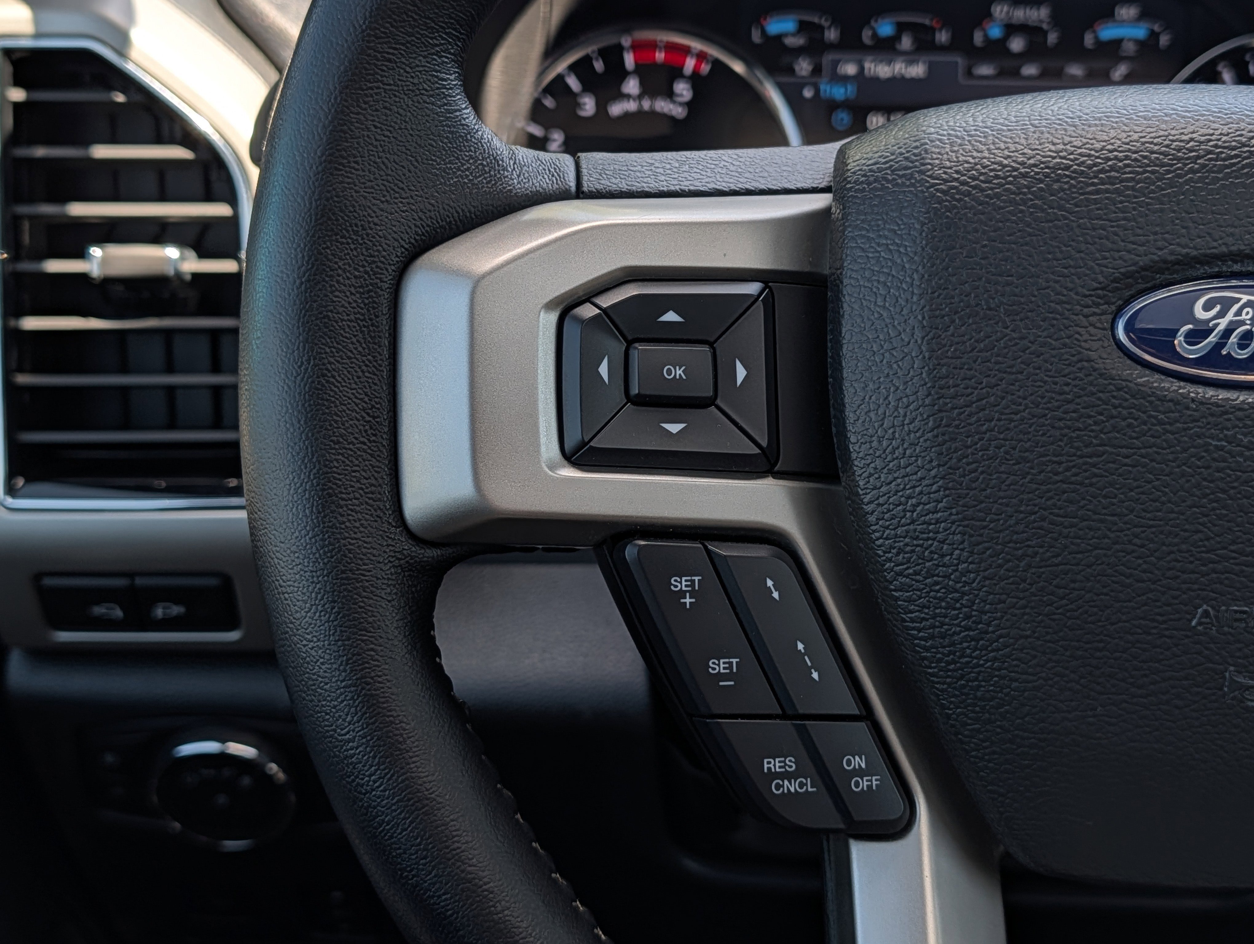 Certified 2022 Ford F250 Lariat w/ Tremor Off-Road Package image 32