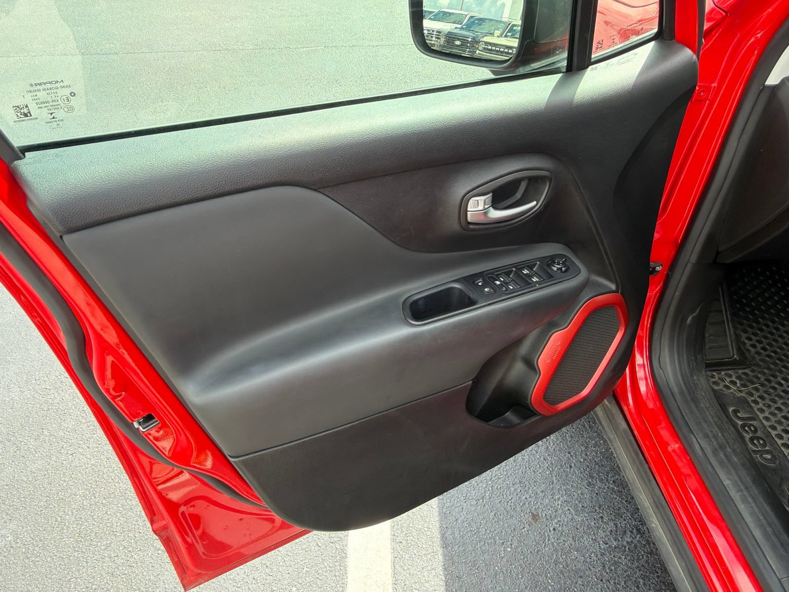 Used 2019 Jeep Renegade Trailhawk w/ UConnect 8.4 Nav Group AWD/4WD image 14