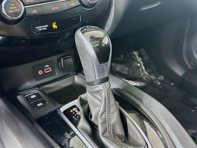 Used 2020 Nissan Rogue SV w/ Sun & Sound Touring Package image 17