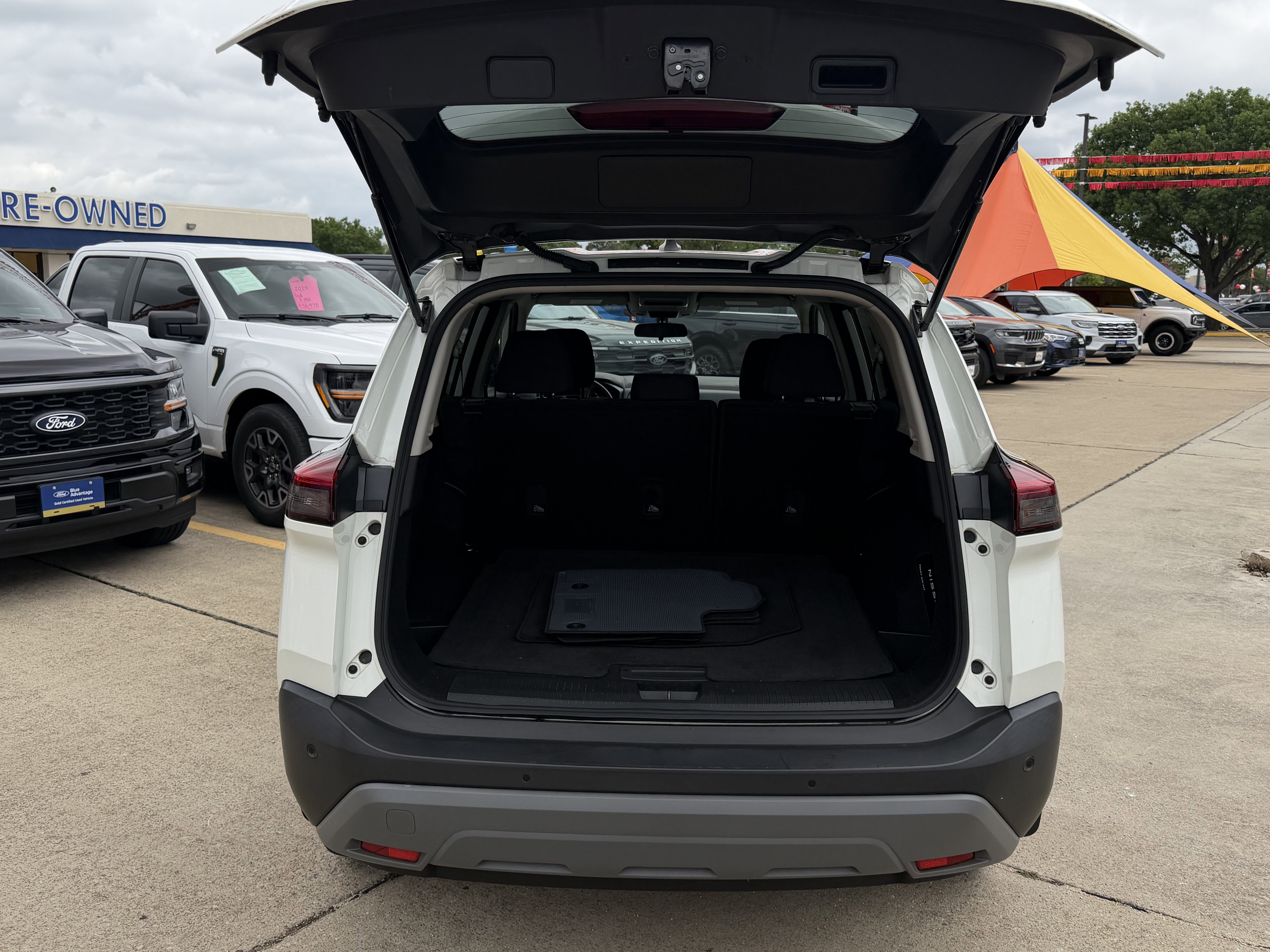 Used 2023 Nissan Rogue S FWD image 7