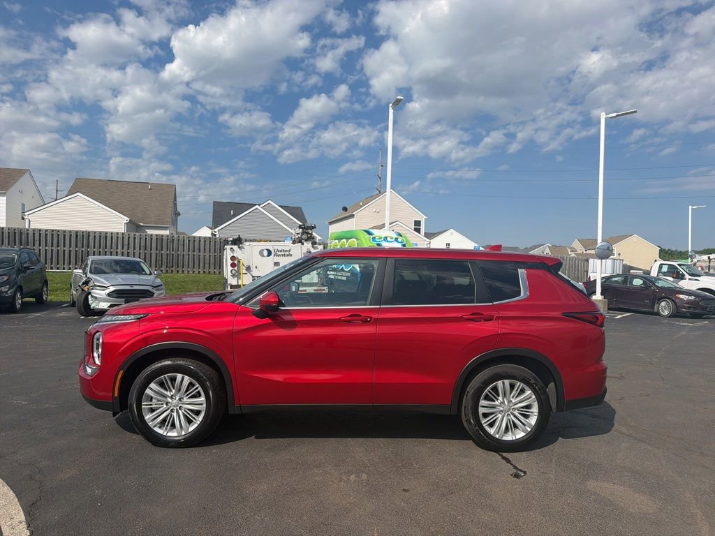 Used 2024 Mitsubishi Outlander ES AWD/4WD image 4